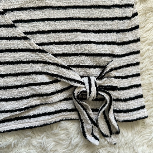 Madewell Texture & Thread Short-Sleeve Wrap Top in Stripe Black White S - Picture 7 of 12
